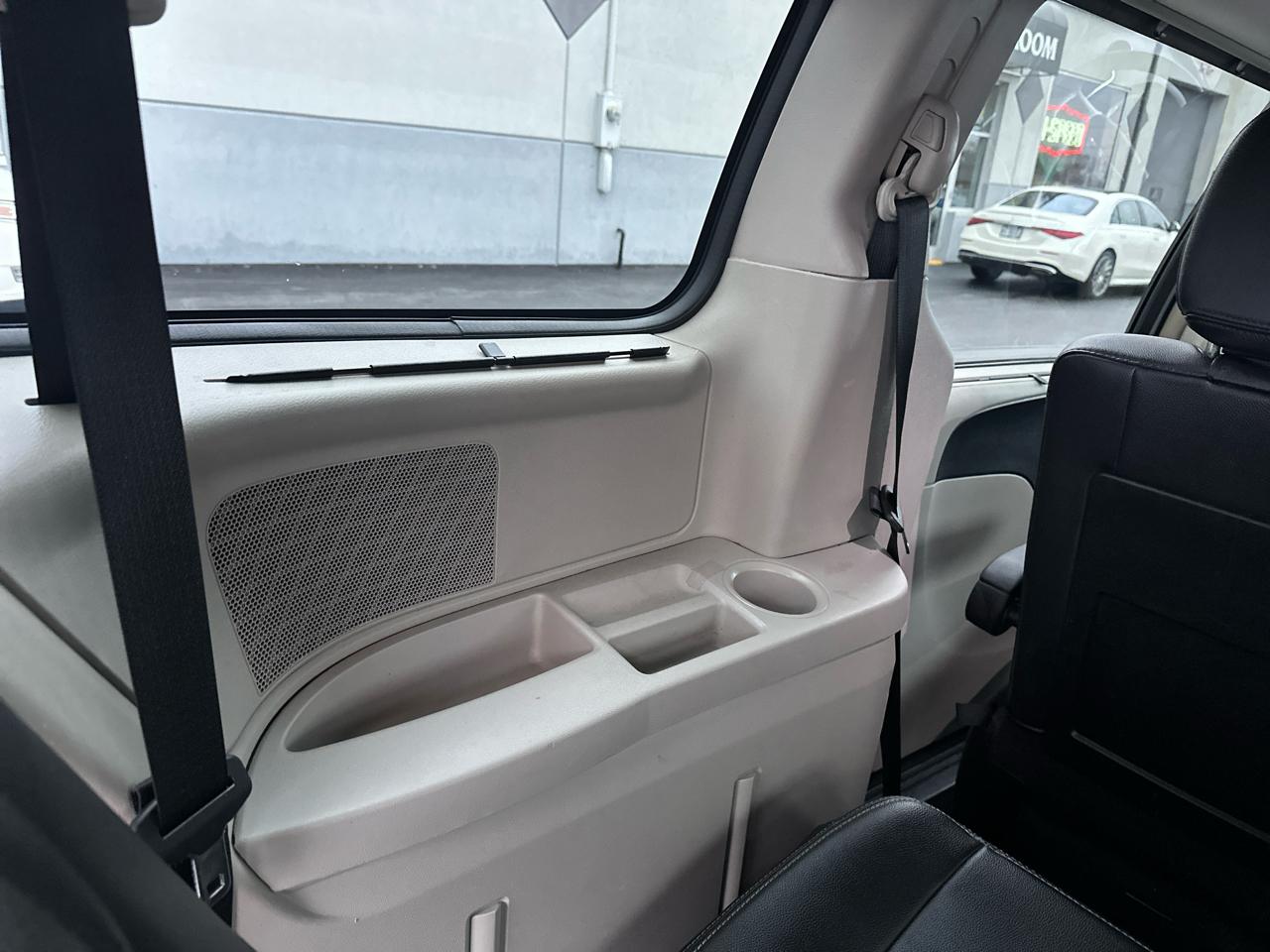 Chrysler Town & Country 4dr Wgn Touring 2014