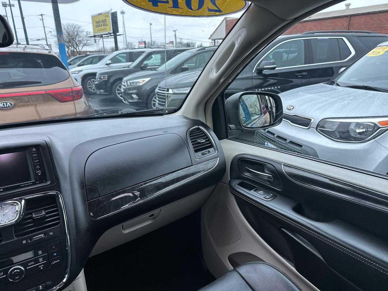 Chrysler Town & Country 4dr Wgn Touring 2014