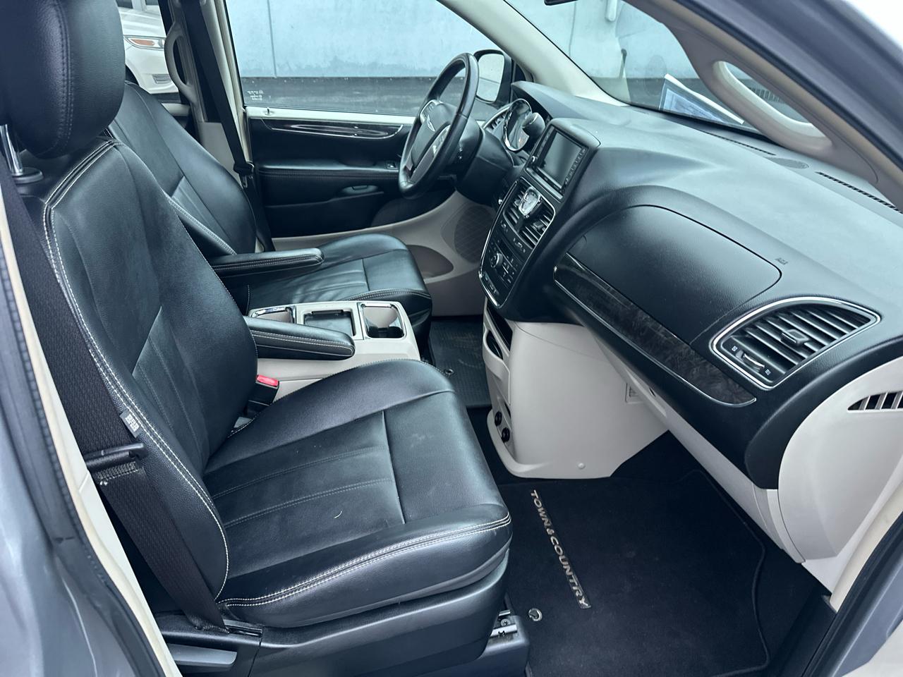 Chrysler Town & Country 4dr Wgn Touring 2014