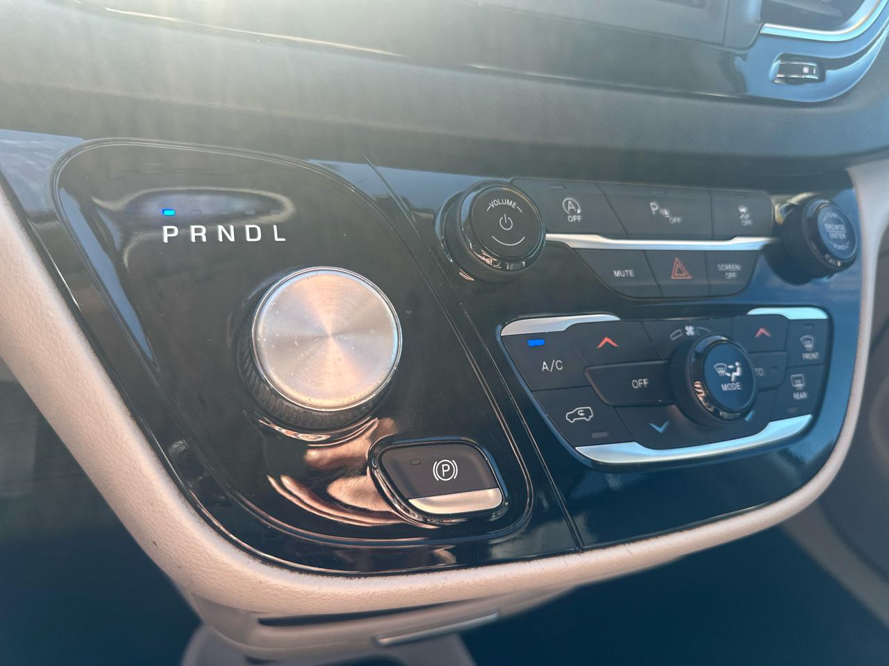 Chrysler Pacifica Touring L FWD 2020