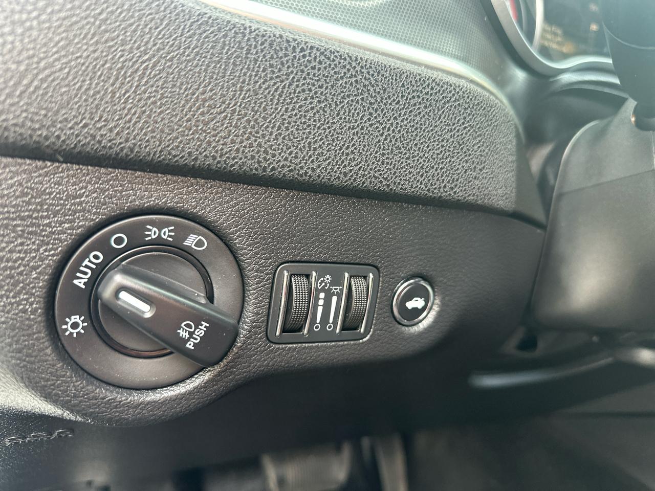 Dodge Charger 4dr Sdn SXT AWD 2015