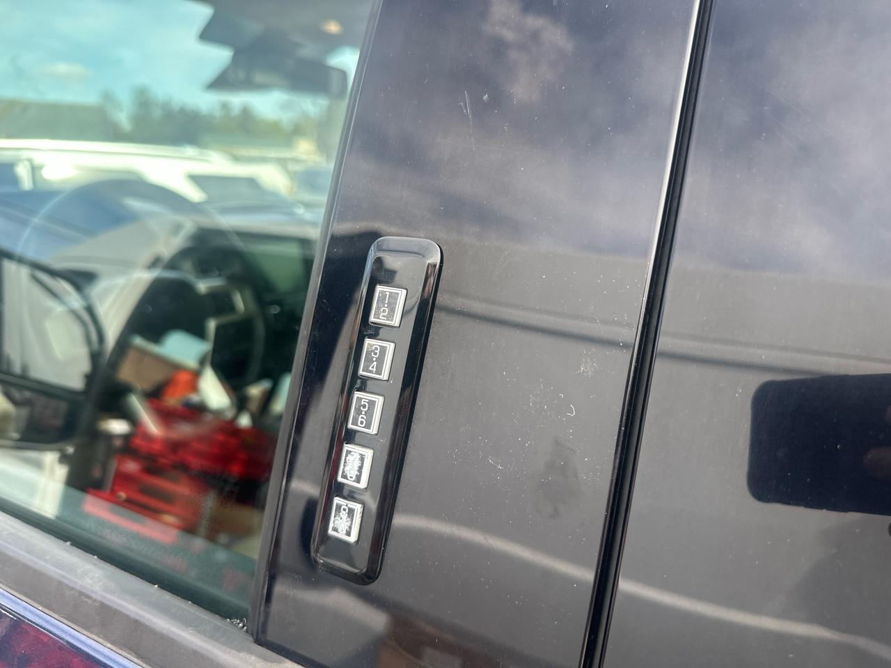 Ford Super Duty F-350 DRW  2017