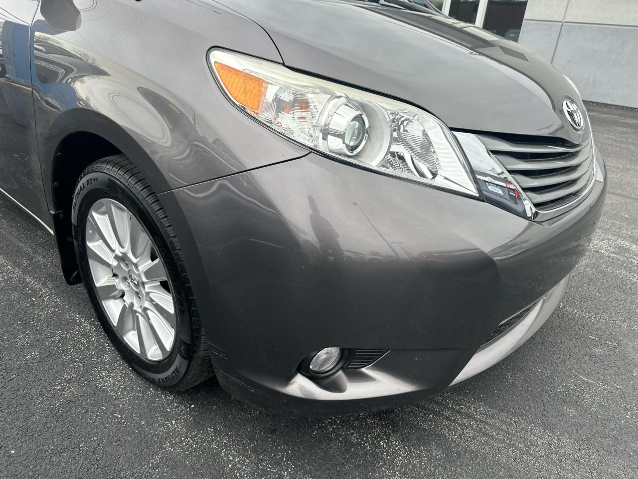 Toyota Sienna 5dr 7-Pass Van V6 Ltd AWD (Natl) 2014