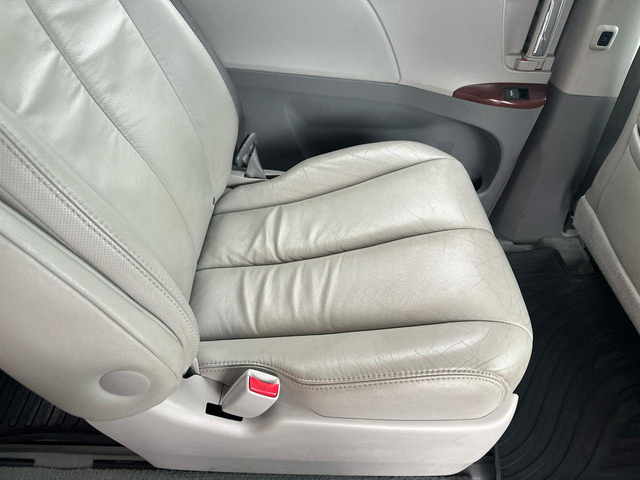 Toyota Sienna 5dr 7-Pass Van V6 Ltd AWD (Natl) 2014