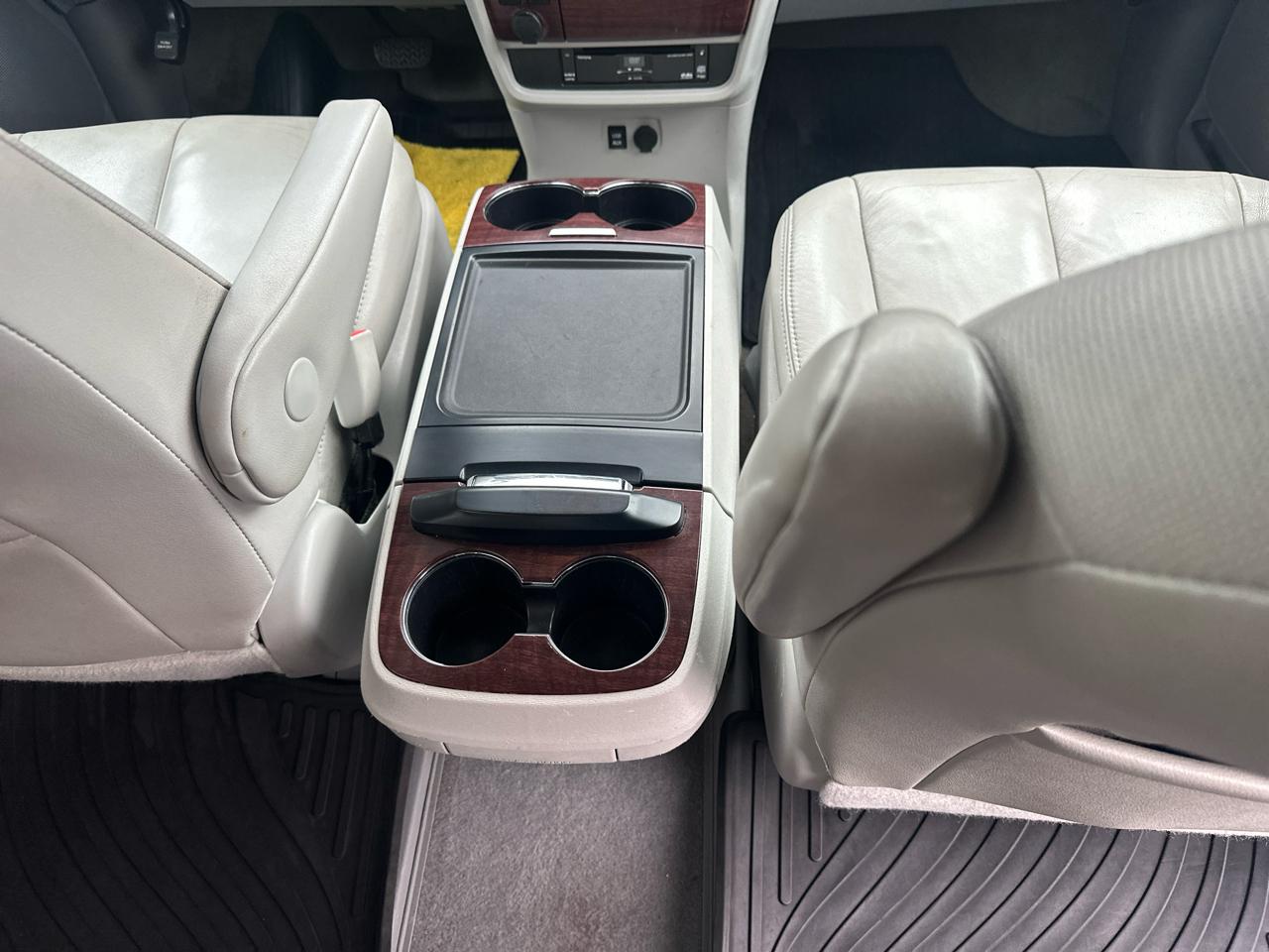 Toyota Sienna 5dr 7-Pass Van V6 Ltd AWD (Natl) 2014