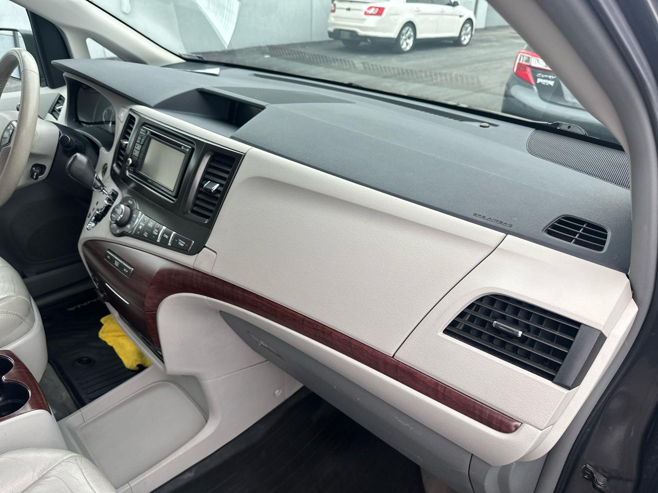 Toyota Sienna 5dr 7-Pass Van V6 Ltd AWD (Natl) 2014