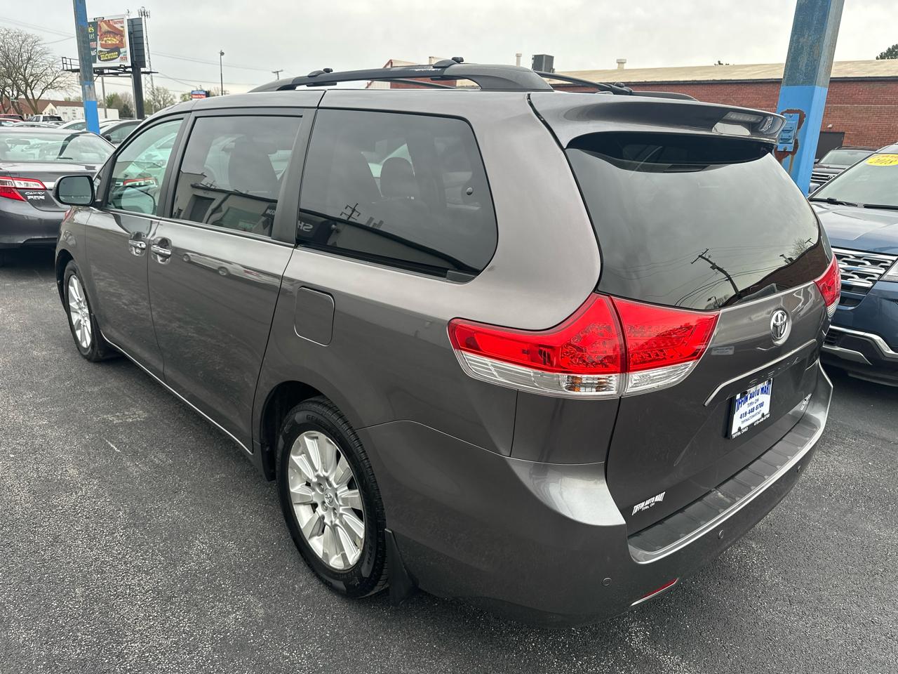 Toyota Sienna 5dr 7-Pass Van V6 Ltd AWD (Natl) 2014