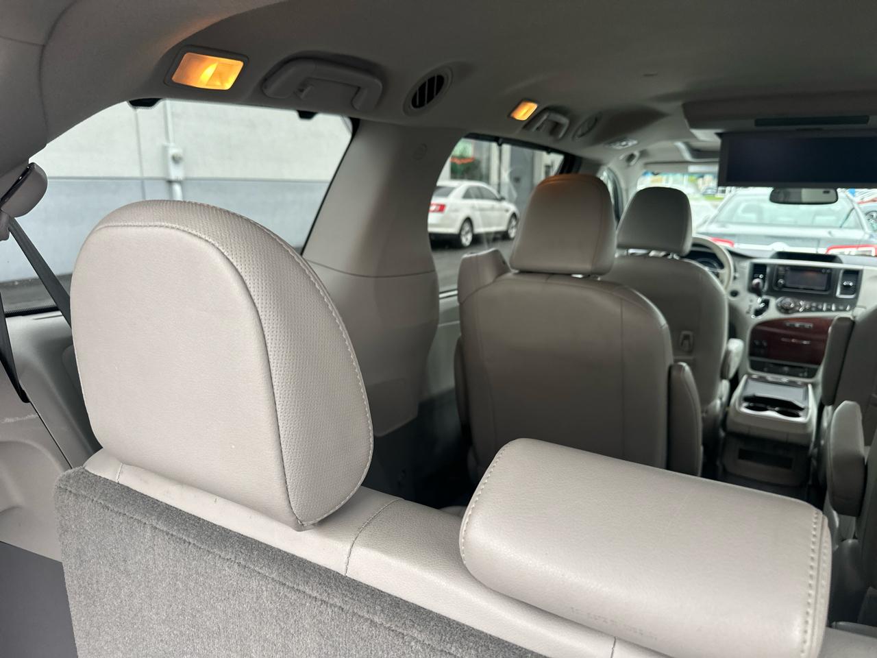 Toyota Sienna 5dr 7-Pass Van V6 Ltd AWD (Natl) 2014