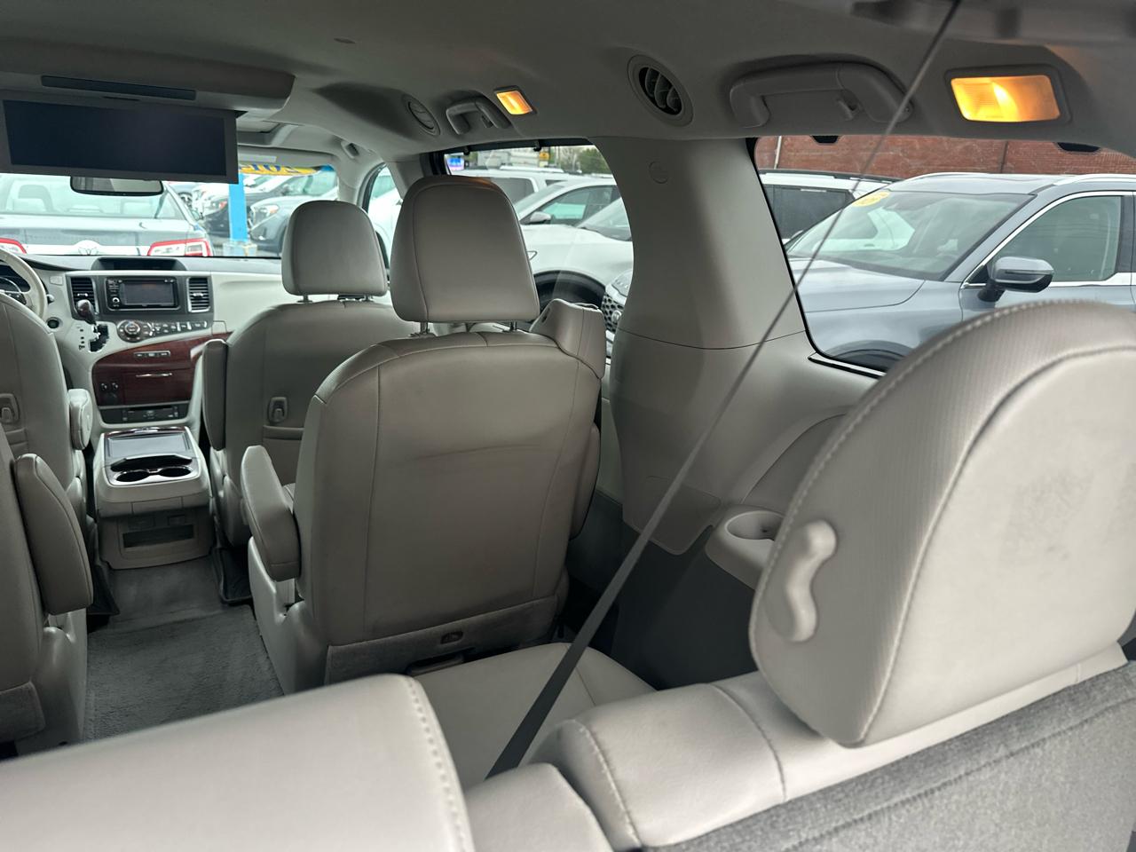 Toyota Sienna 5dr 7-Pass Van V6 Ltd AWD (Natl) 2014