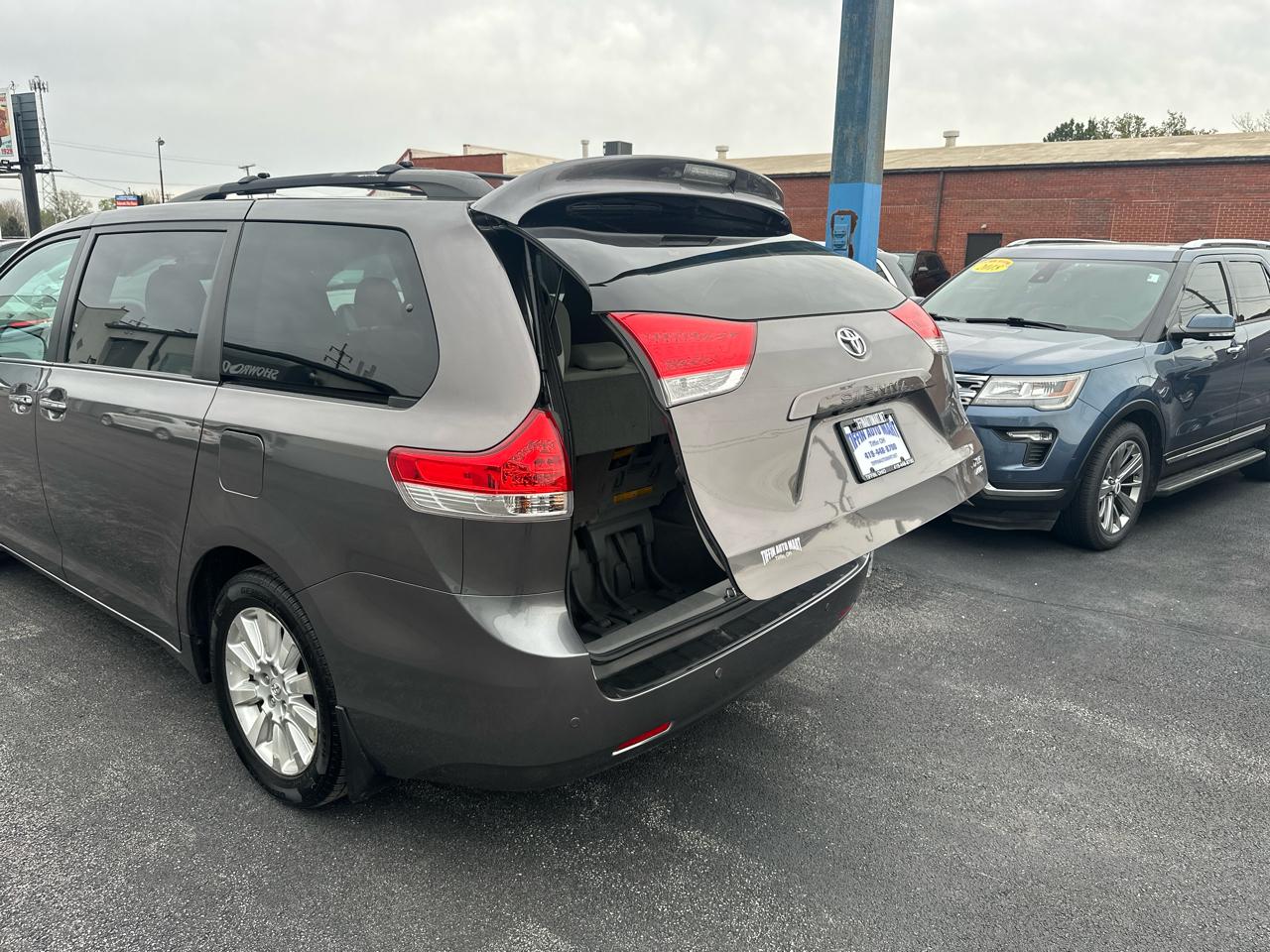 Toyota Sienna 5dr 7-Pass Van V6 Ltd AWD (Natl) 2014