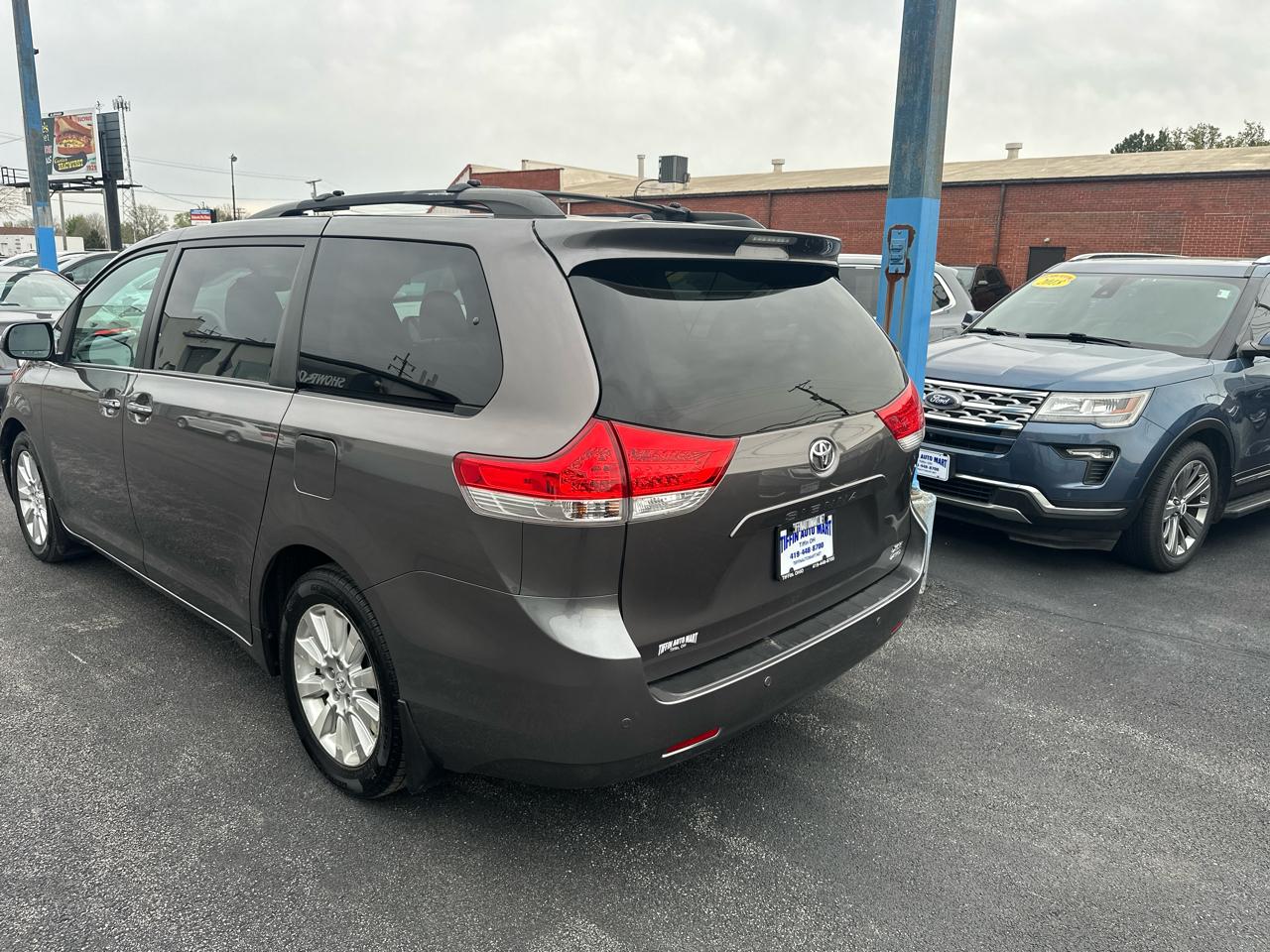 Toyota Sienna 5dr 7-Pass Van V6 Ltd AWD (Natl) 2014