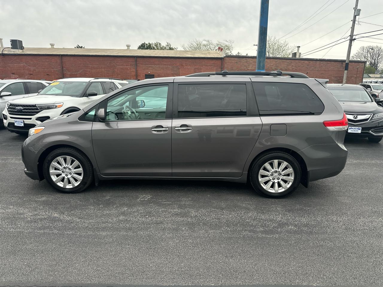 Toyota Sienna 5dr 7-Pass Van V6 Ltd AWD (Natl) 2014