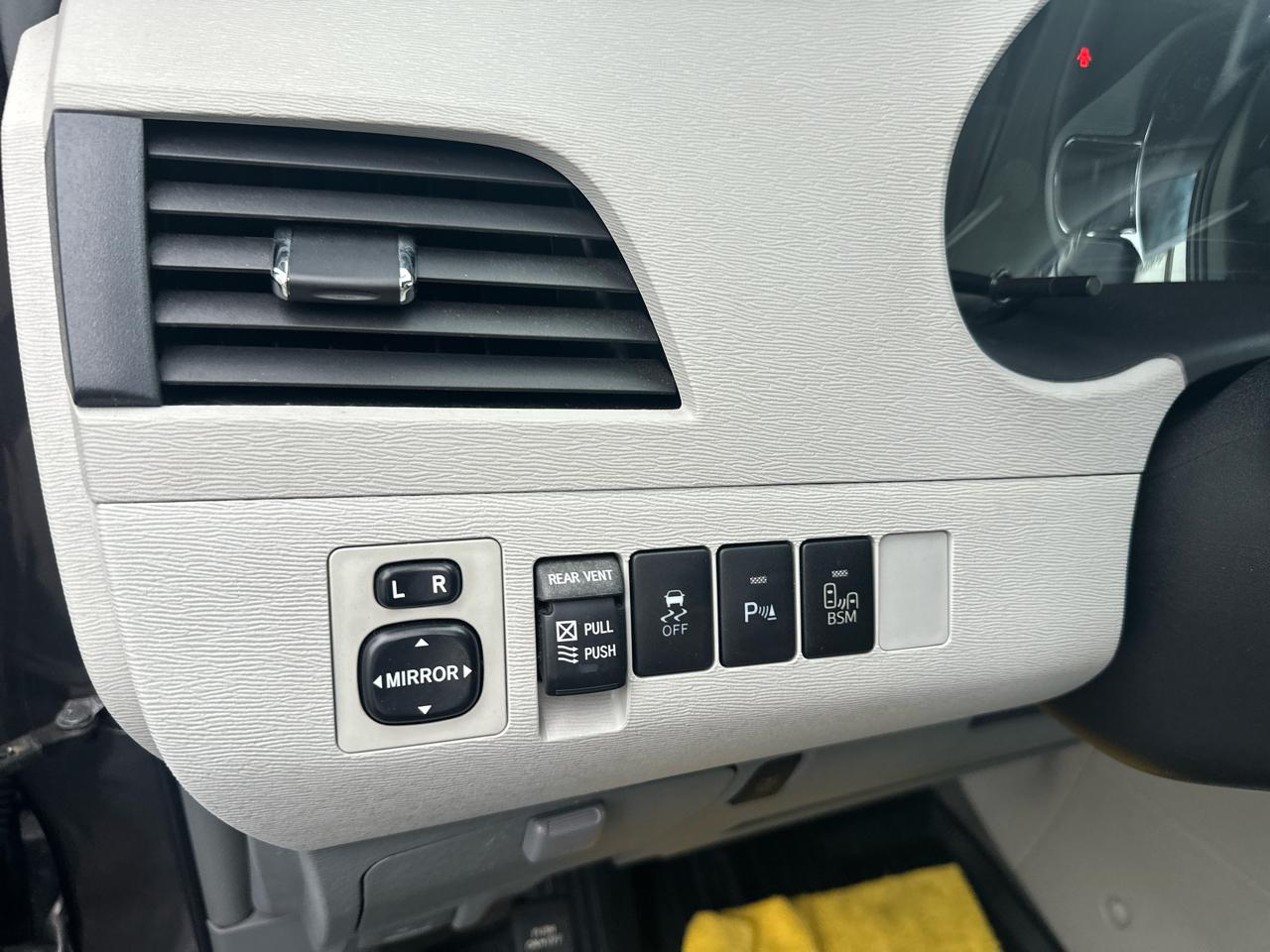 Toyota Sienna 5dr 7-Pass Van V6 Ltd AWD (Natl) 2014