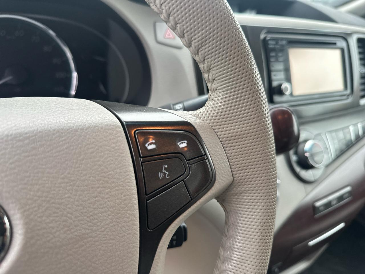 Toyota Sienna 5dr 7-Pass Van V6 Ltd AWD (Natl) 2014