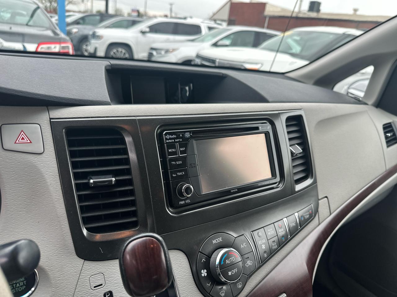 Toyota Sienna 5dr 7-Pass Van V6 Ltd AWD (Natl) 2014