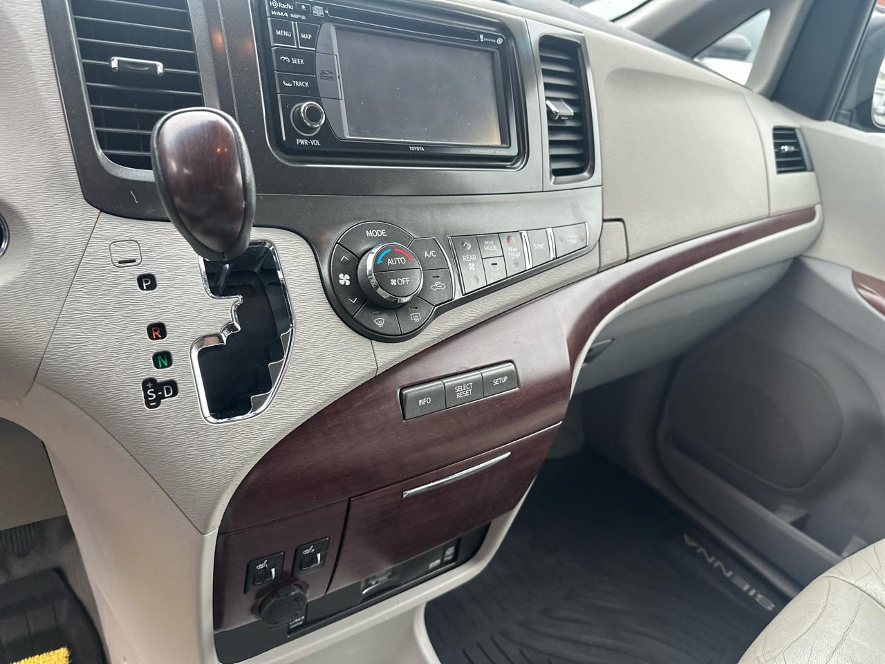 Toyota Sienna 5dr 7-Pass Van V6 Ltd AWD (Natl) 2014