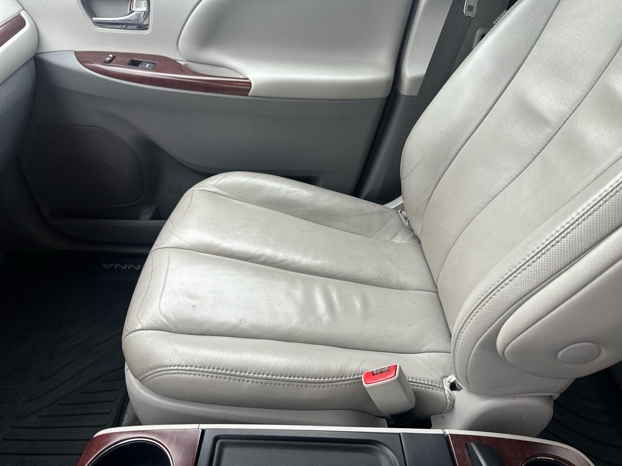 Toyota Sienna 5dr 7-Pass Van V6 Ltd AWD (Natl) 2014