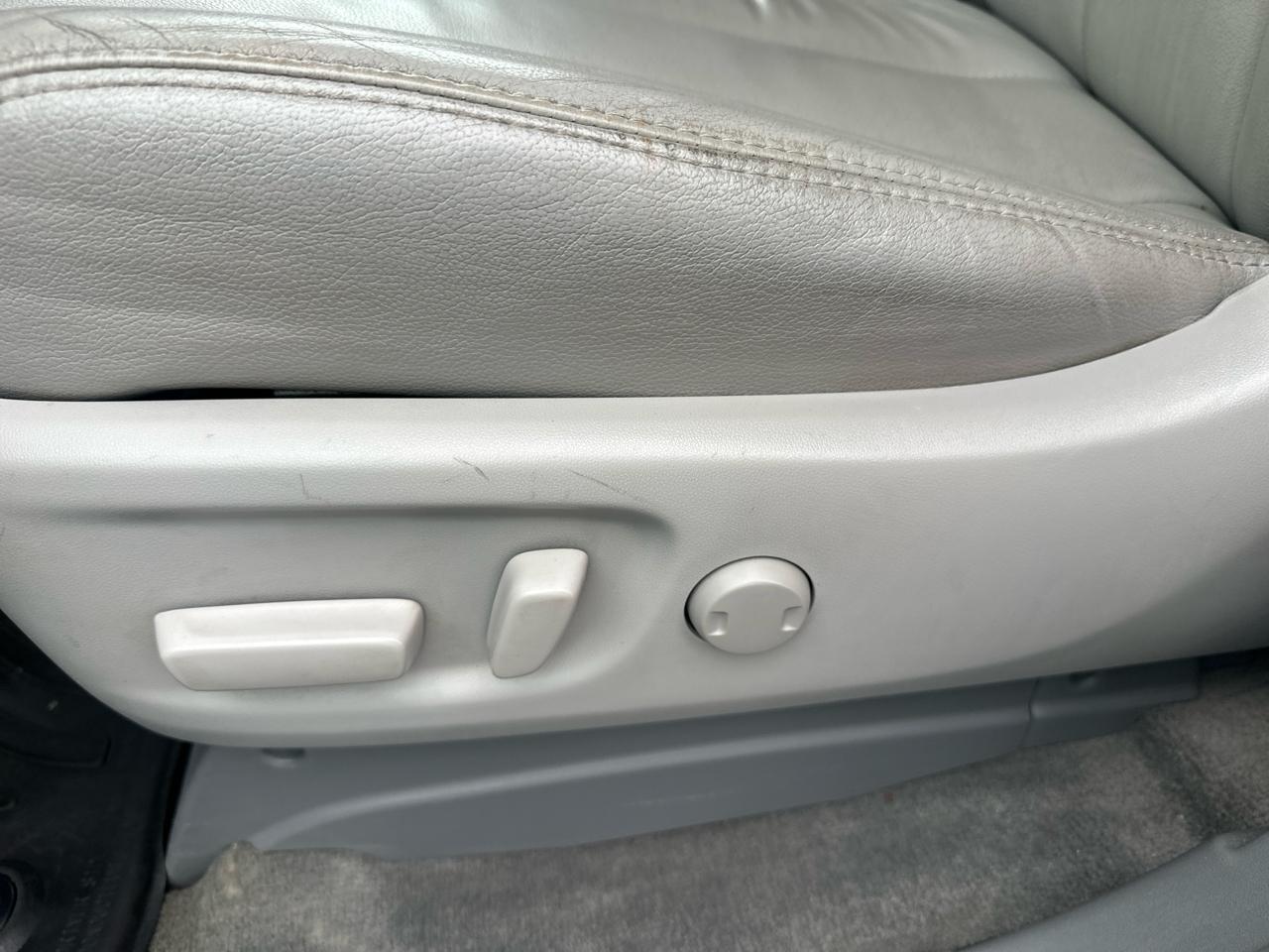 Toyota Sienna 5dr 7-Pass Van V6 Ltd AWD (Natl) 2014