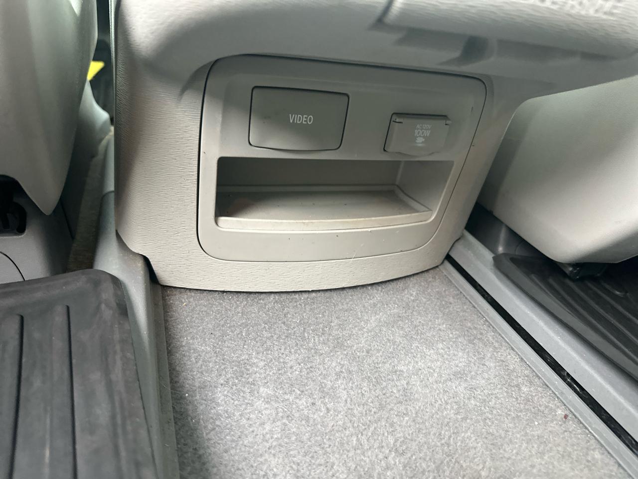 Toyota Sienna 5dr 7-Pass Van V6 Ltd AWD (Natl) 2014