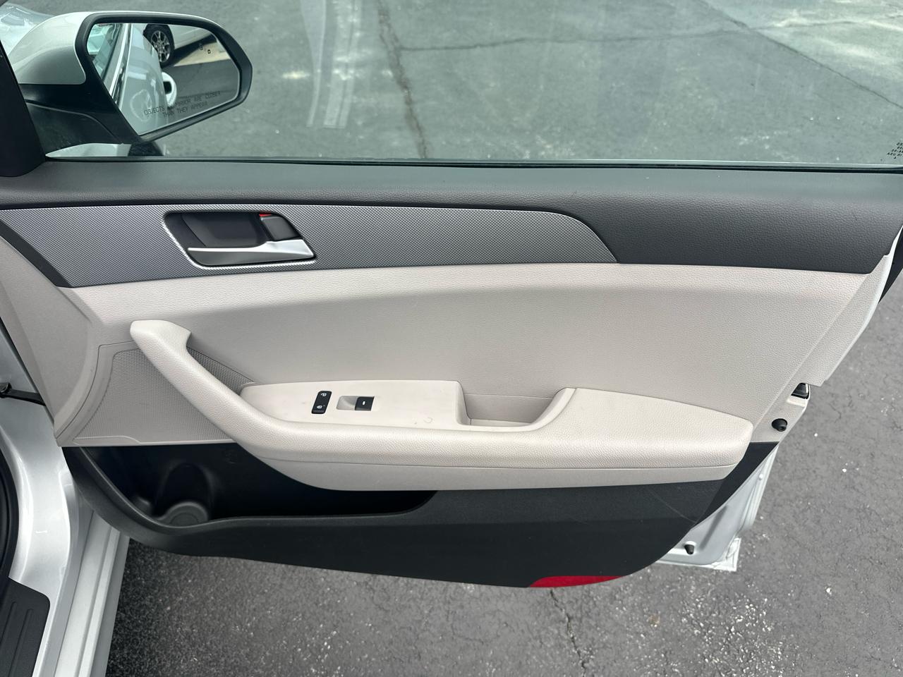 Hyundai Sonata SE 2.4L 2018