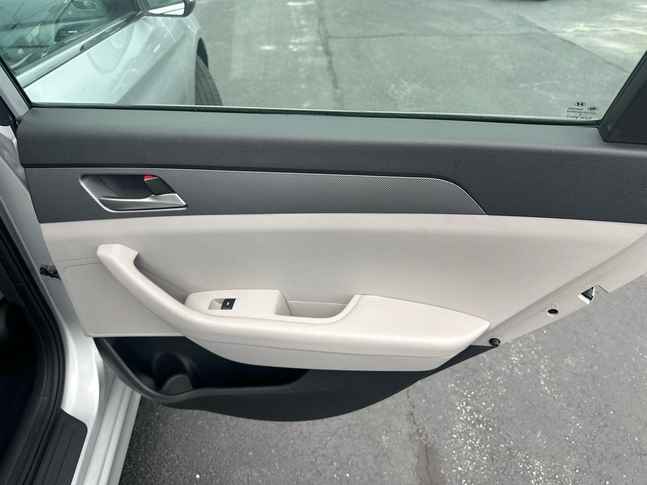 Hyundai Sonata SE 2.4L 2018