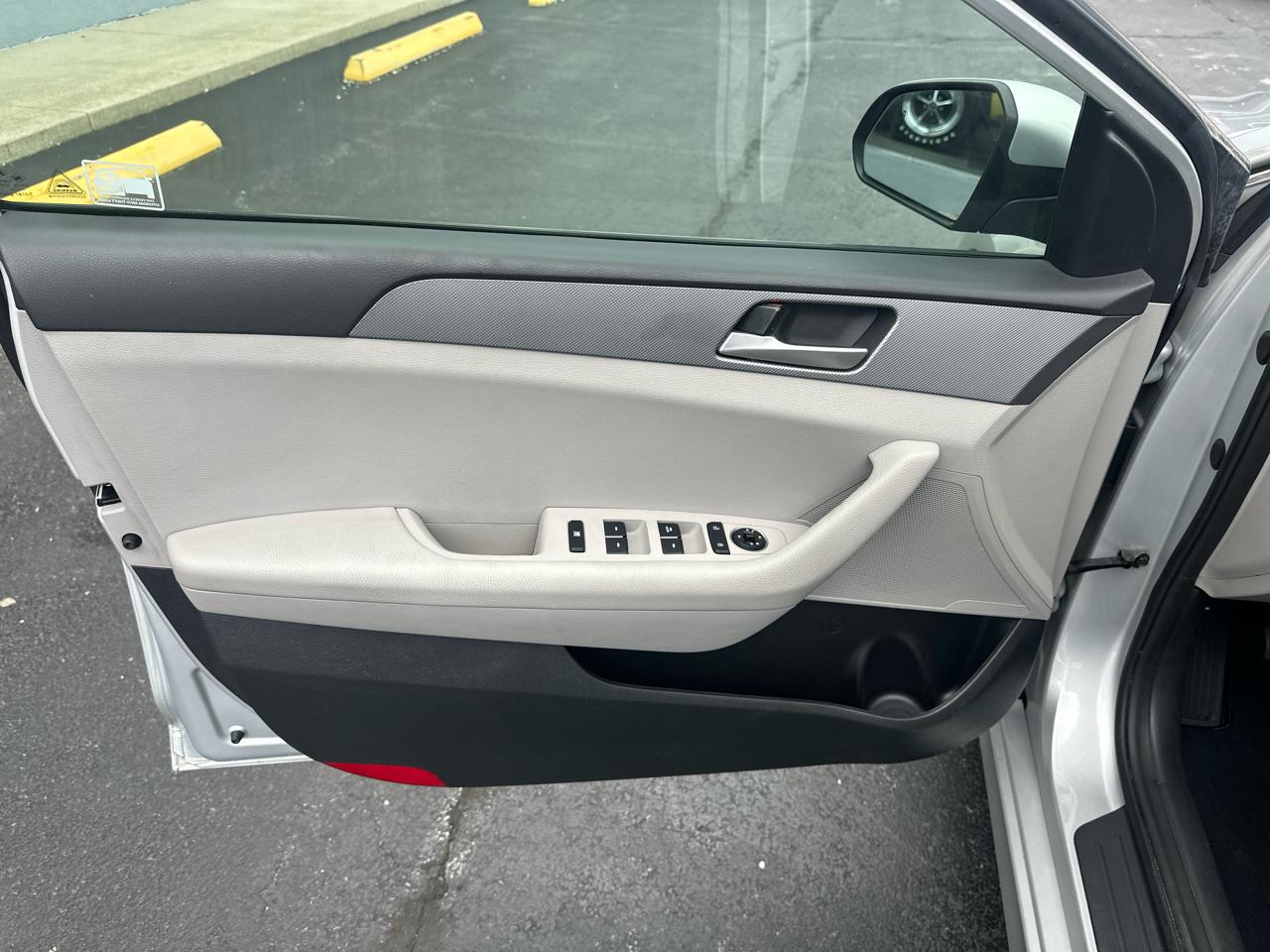 Hyundai Sonata SE 2.4L 2018