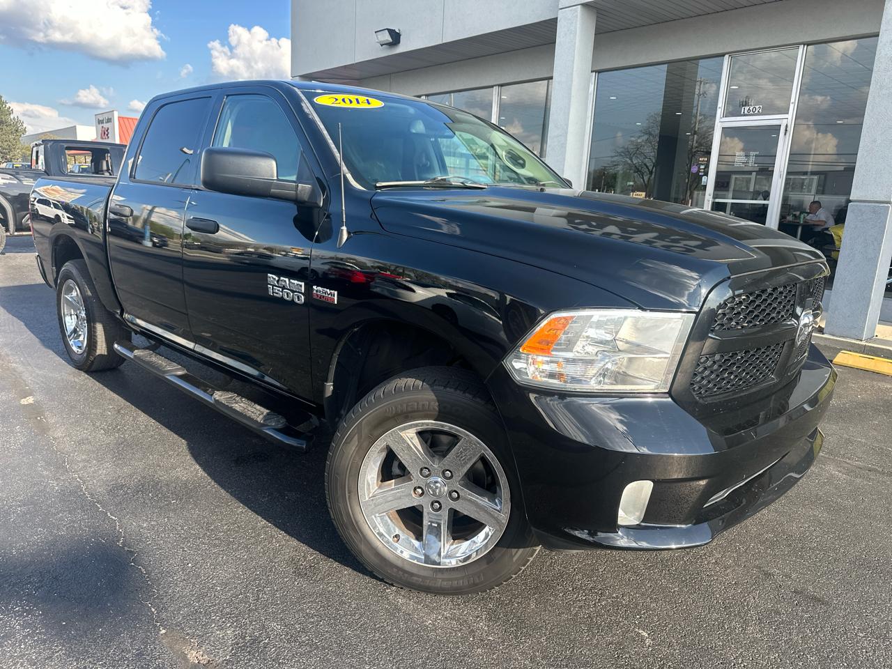 RAM 1500 4WD Crew Cab 140.5" Express 2014
