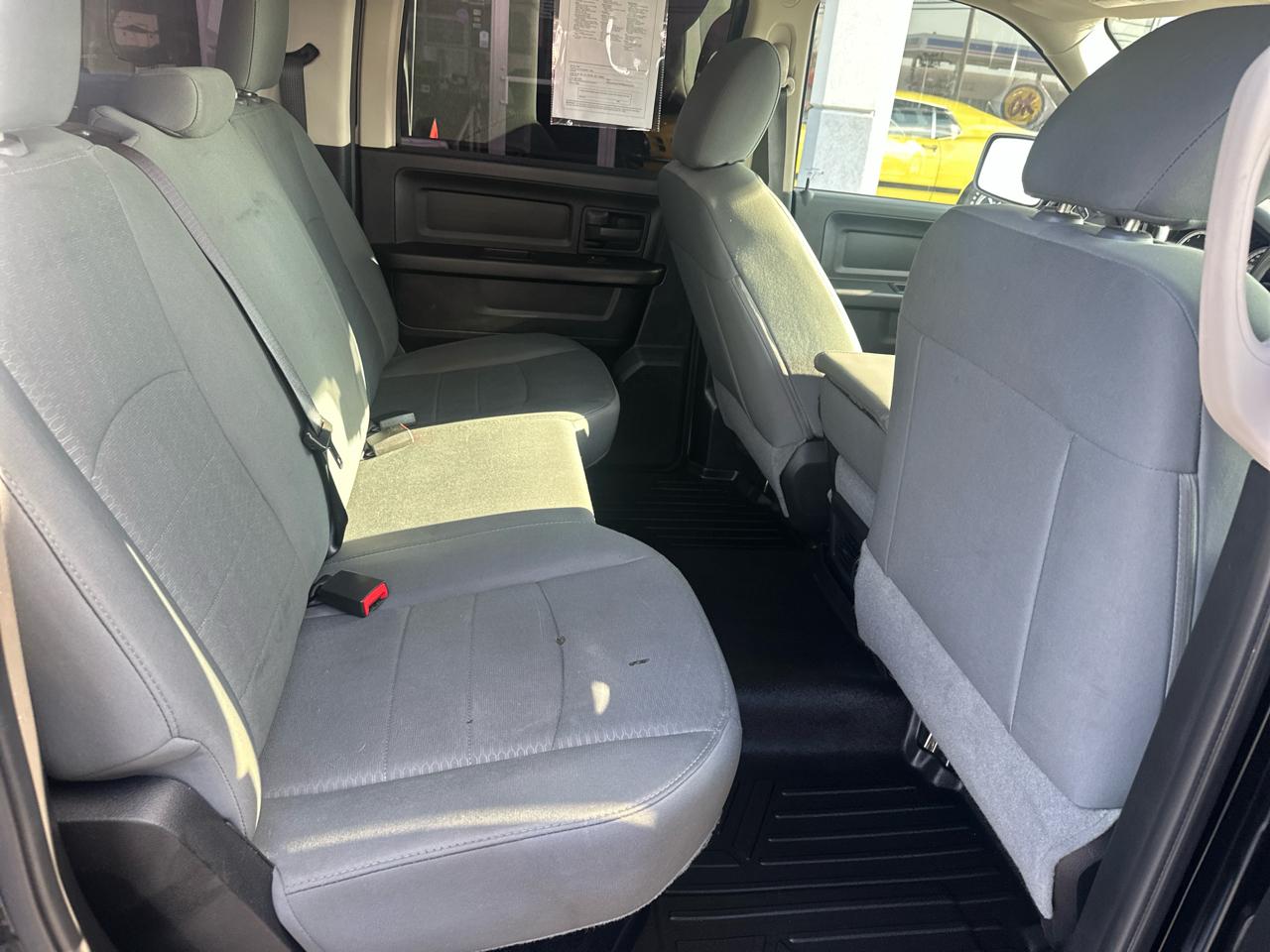 RAM 1500 4WD Crew Cab 140.5" Express 2014