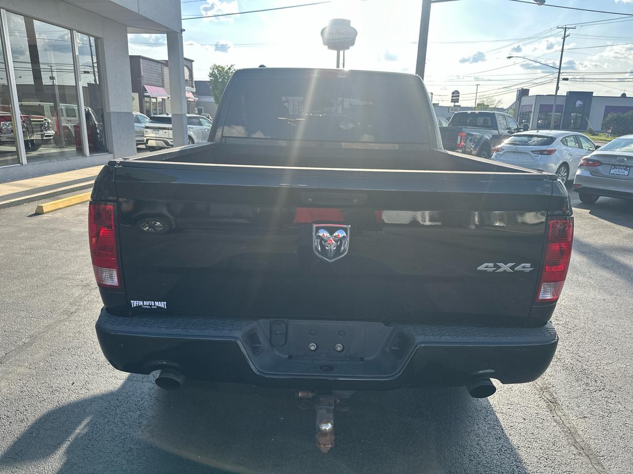 RAM 1500 4WD Crew Cab 140.5" Express 2014