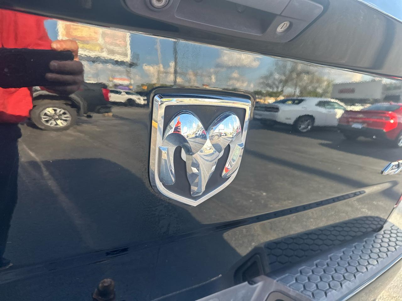 RAM 1500 4WD Crew Cab 140.5" Express 2014