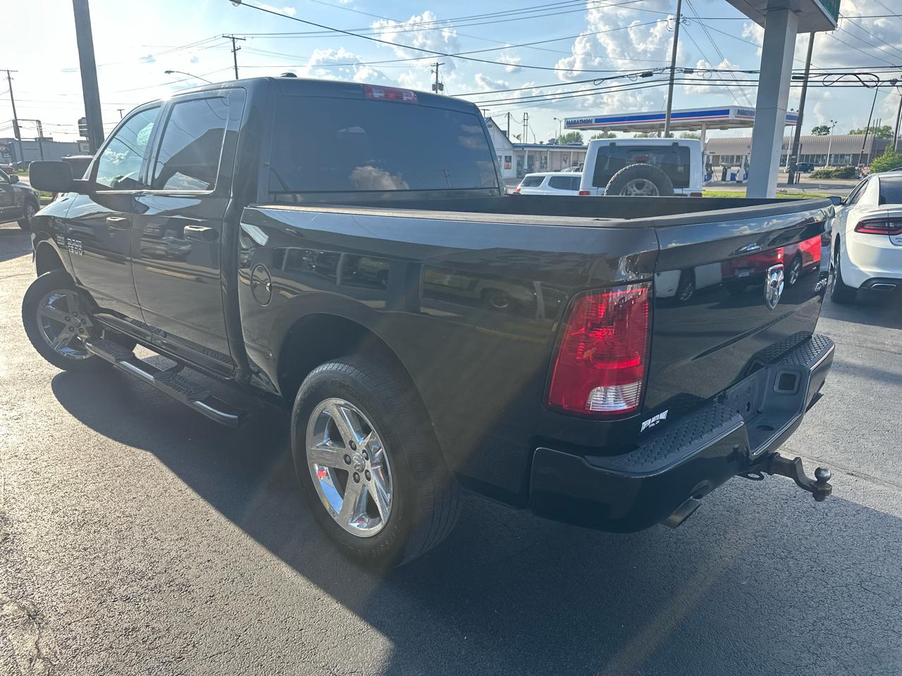 RAM 1500 4WD Crew Cab 140.5" Express 2014