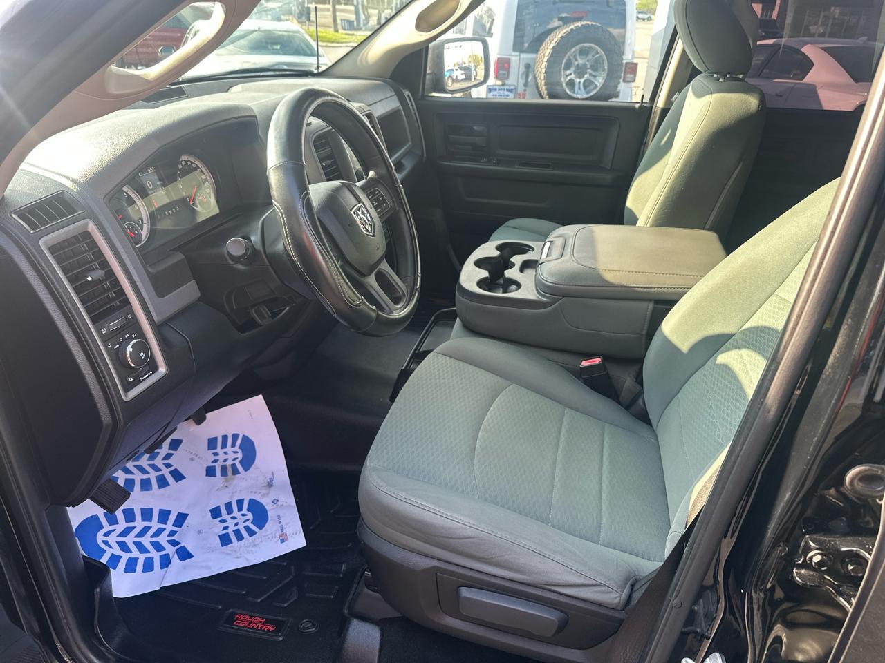 RAM 1500 4WD Crew Cab 140.5" Express 2014