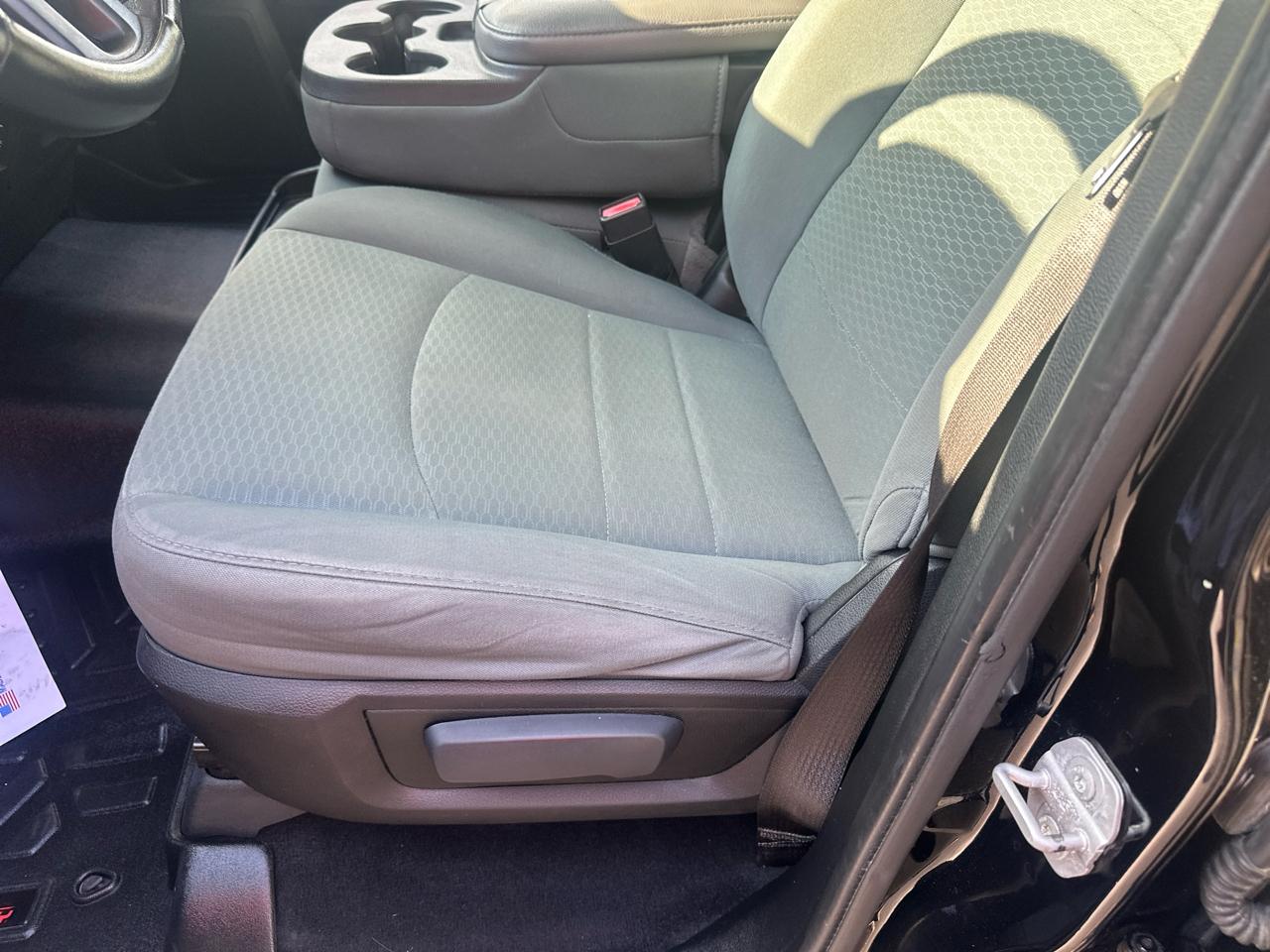 RAM 1500 4WD Crew Cab 140.5" Express 2014