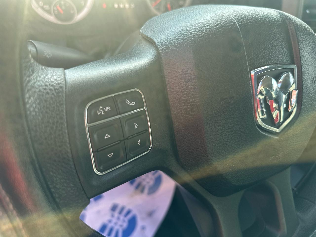 RAM 1500 4WD Crew Cab 140.5" Express 2014