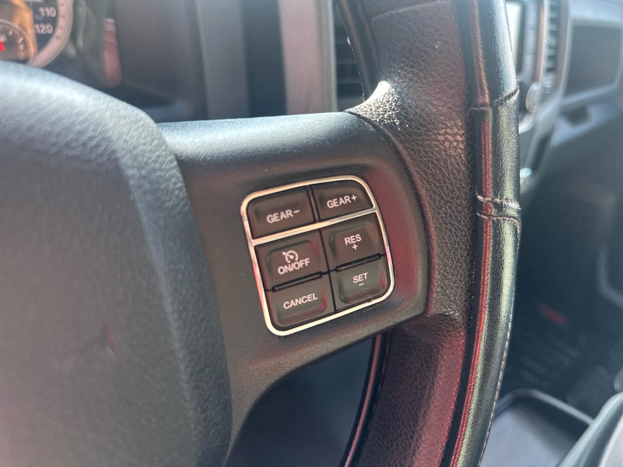 RAM 1500 4WD Crew Cab 140.5" Express 2014