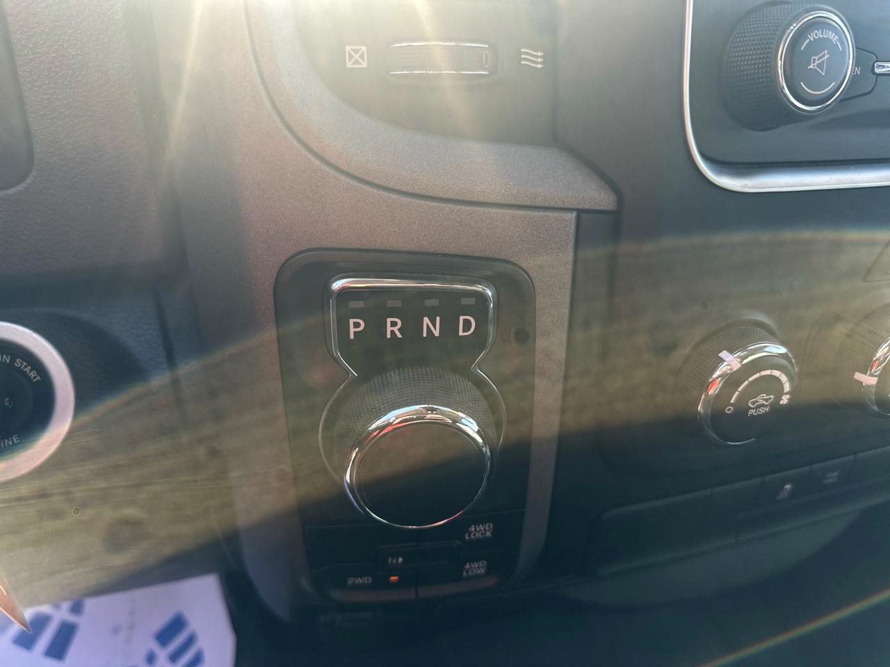 RAM 1500 4WD Crew Cab 140.5" Express 2014