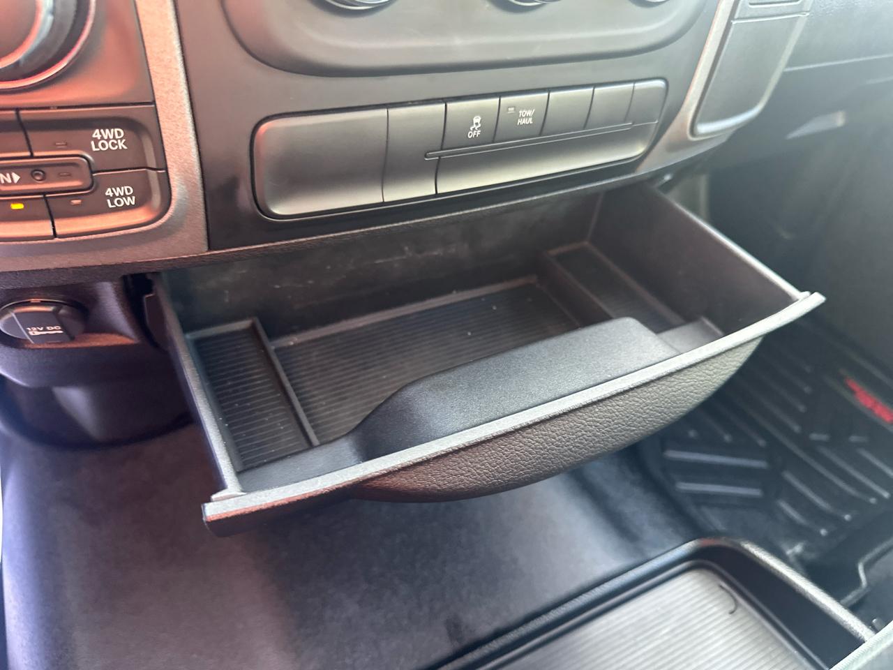 RAM 1500 4WD Crew Cab 140.5" Express 2014