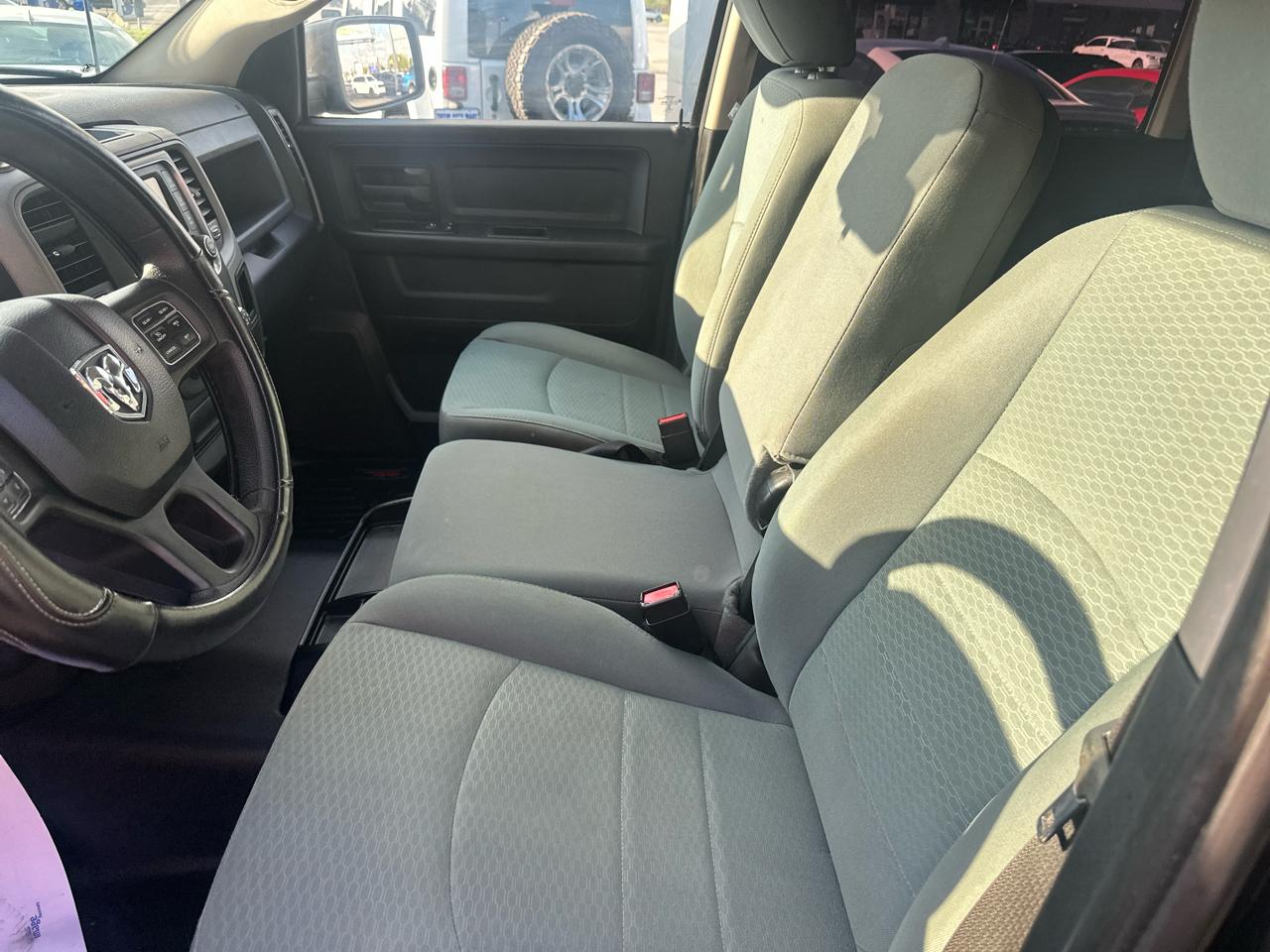 RAM 1500 4WD Crew Cab 140.5" Express 2014