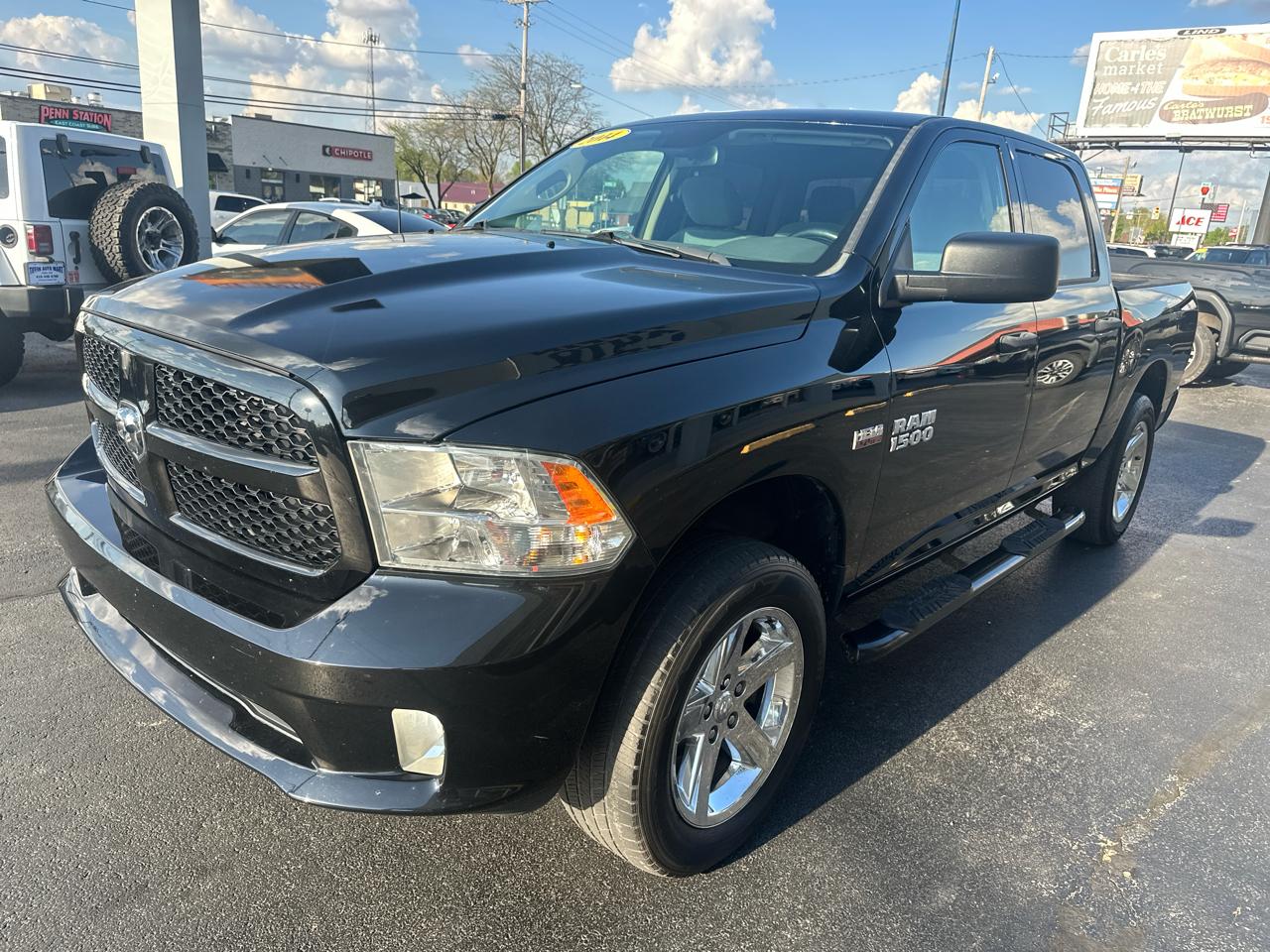 RAM 1500 4WD Crew Cab 140.5" Express 2014