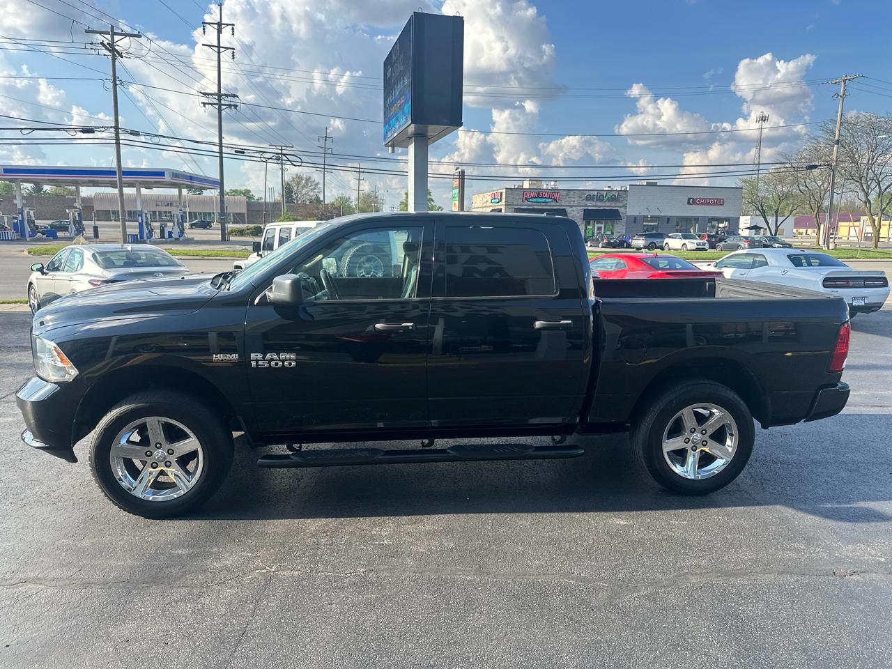 RAM 1500 4WD Crew Cab 140.5" Express 2014