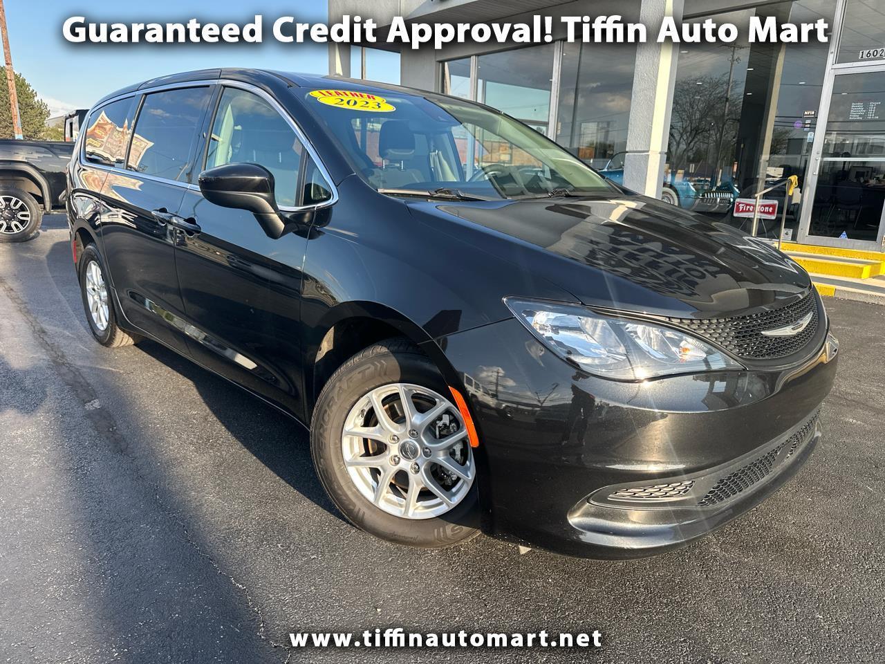 2023 Chrysler Voyager LX FWD