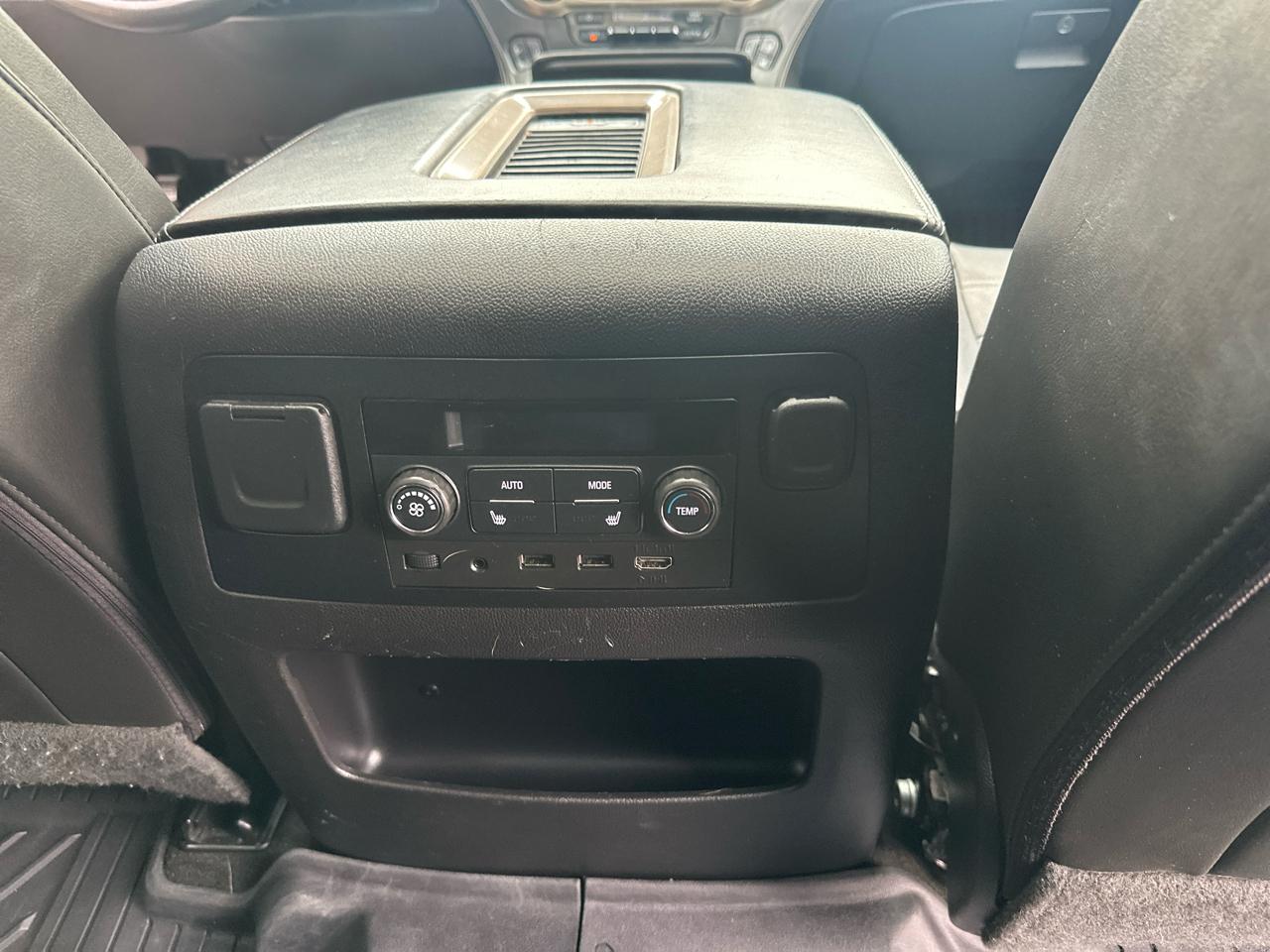 GMC Yukon XL 4WD 4dr Denali 2017
