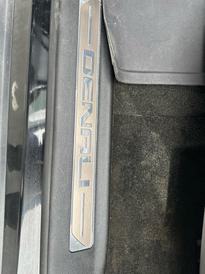 GMC Yukon XL 4WD 4dr Denali 2017
