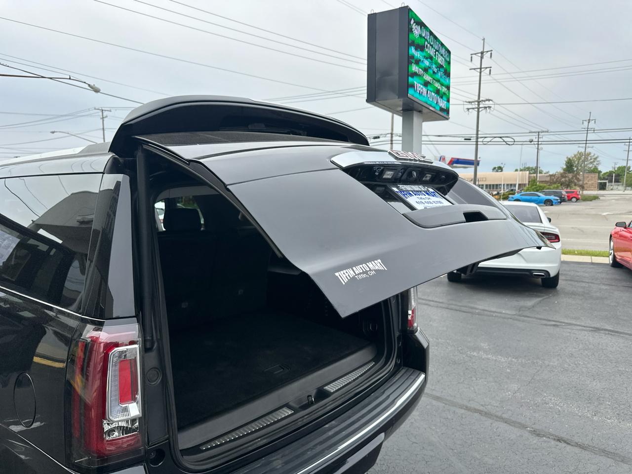 GMC Yukon XL 4WD 4dr Denali 2017