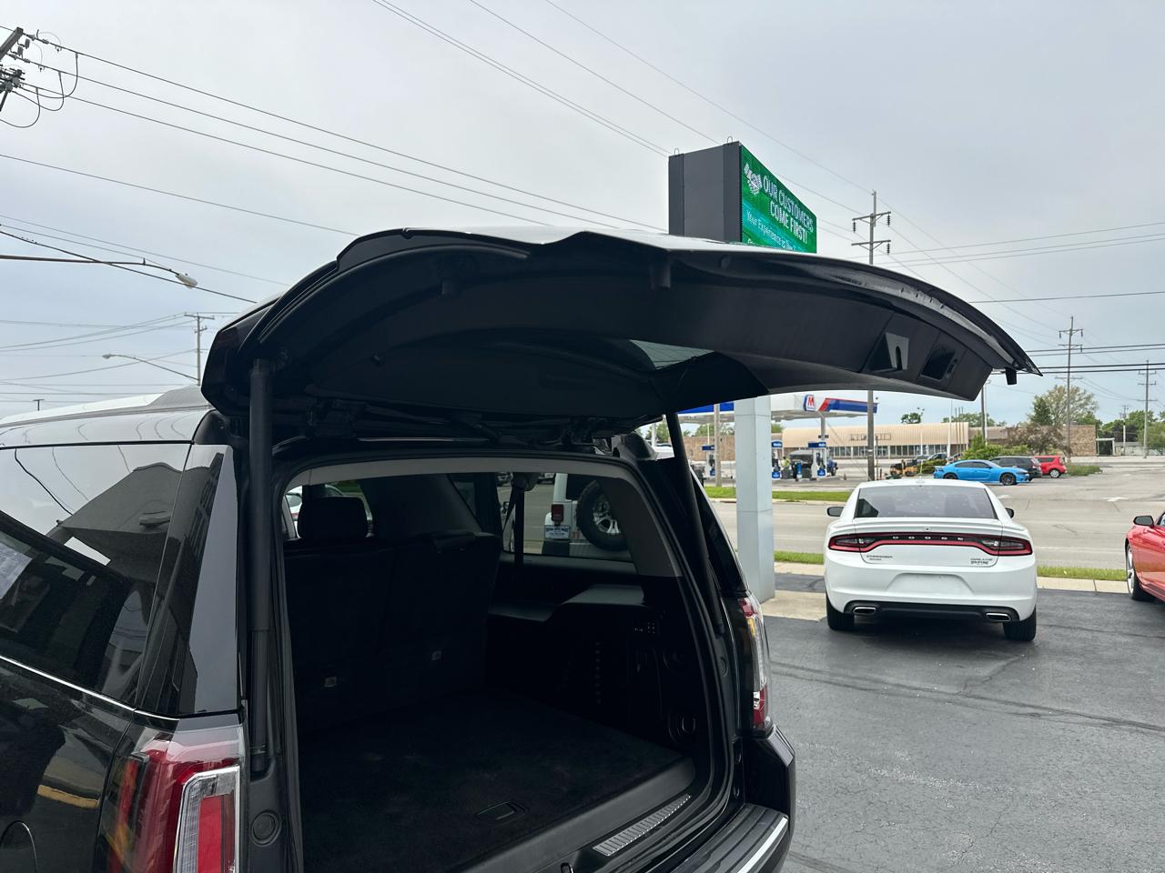 GMC Yukon XL 4WD 4dr Denali 2017