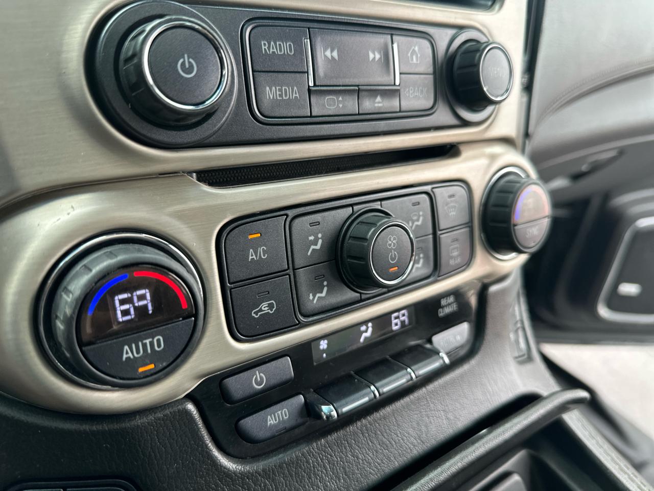 GMC Yukon XL 4WD 4dr Denali 2017