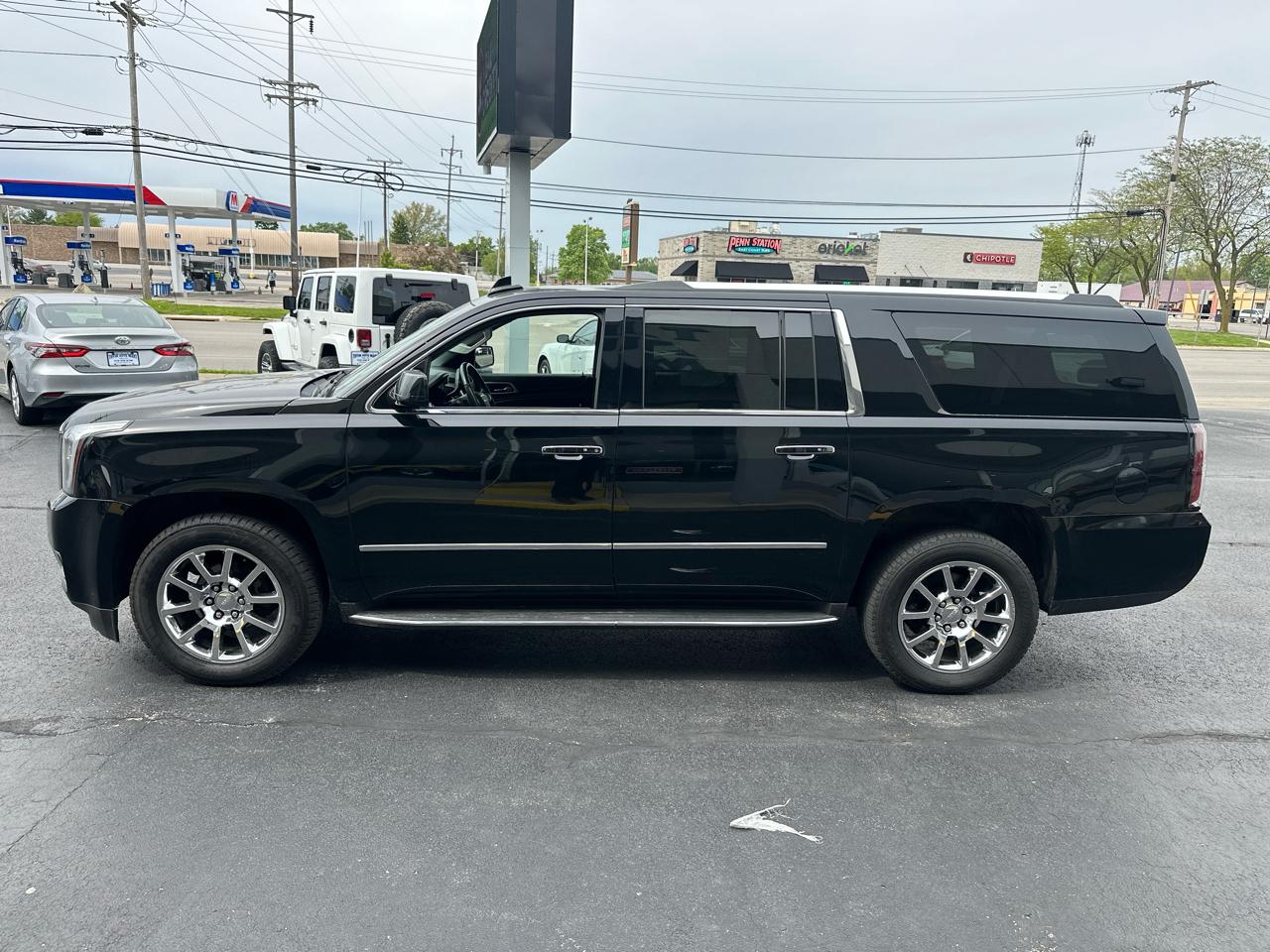 GMC Yukon XL 4WD 4dr Denali 2017