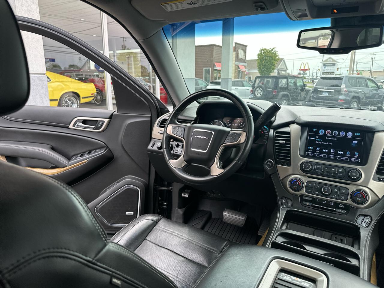 GMC Yukon XL 4WD 4dr Denali 2017