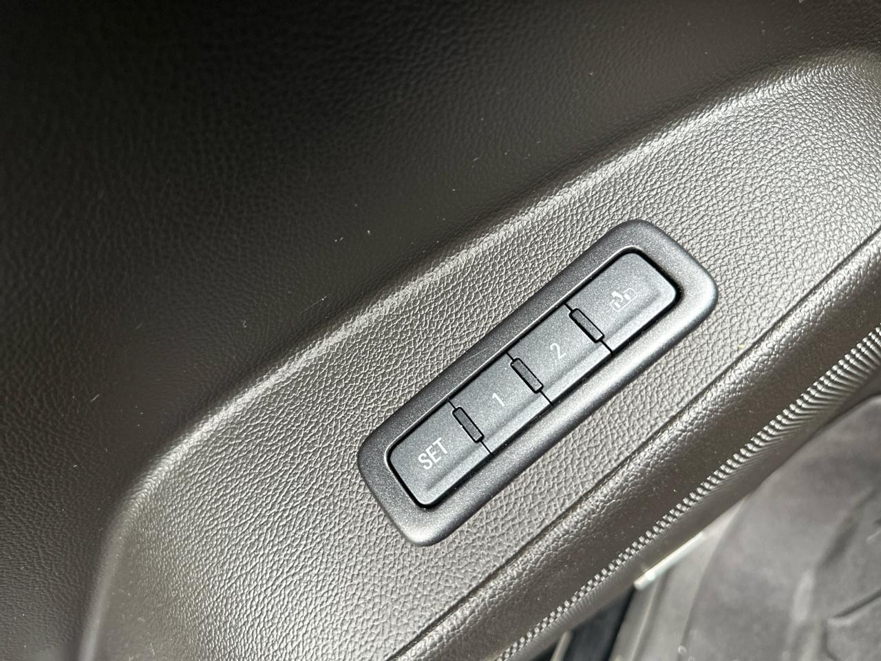 GMC Yukon XL 4WD 4dr Denali 2017