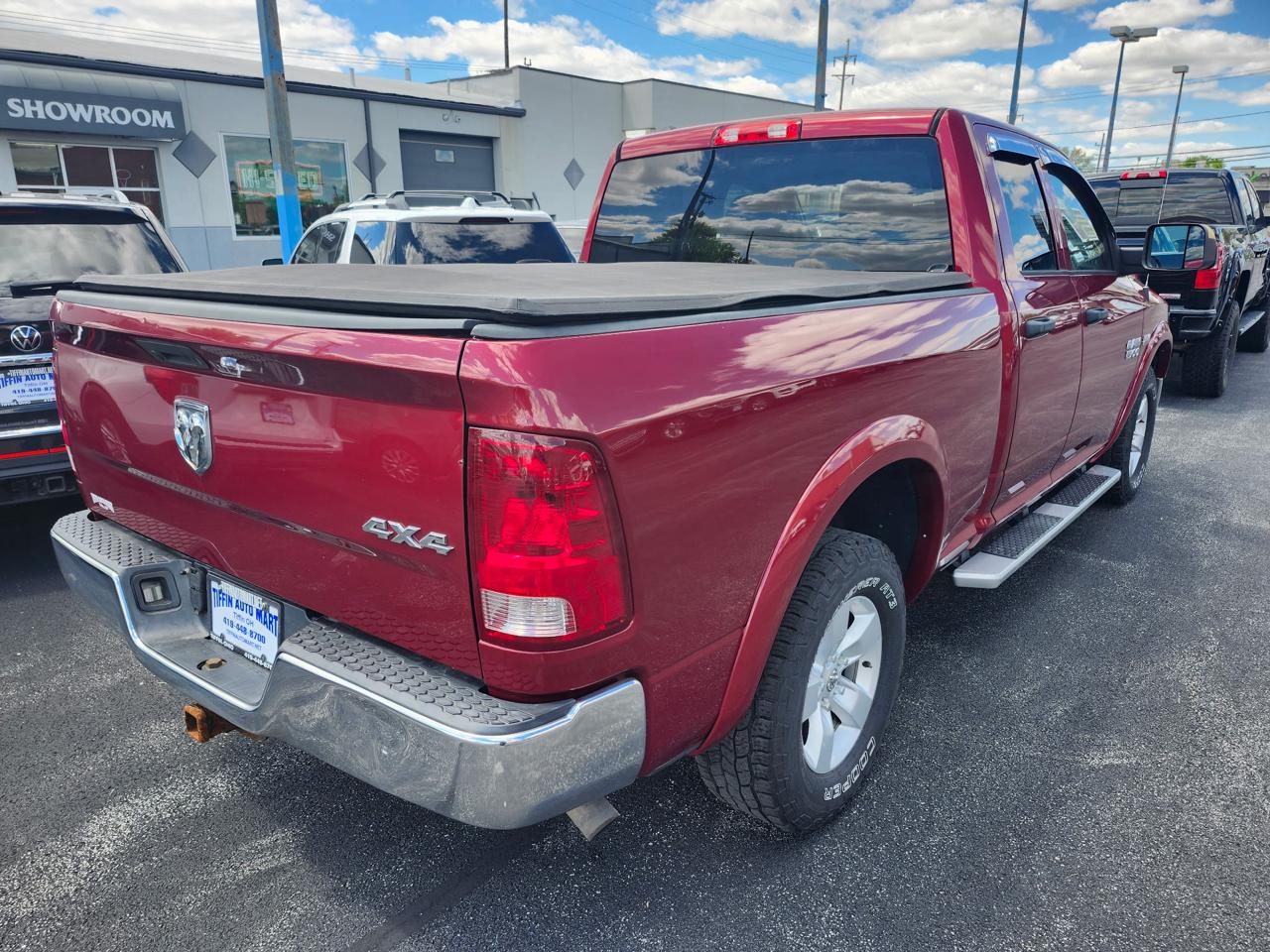 RAM 1500 4WD Quad Cab 140.5" ST 2015